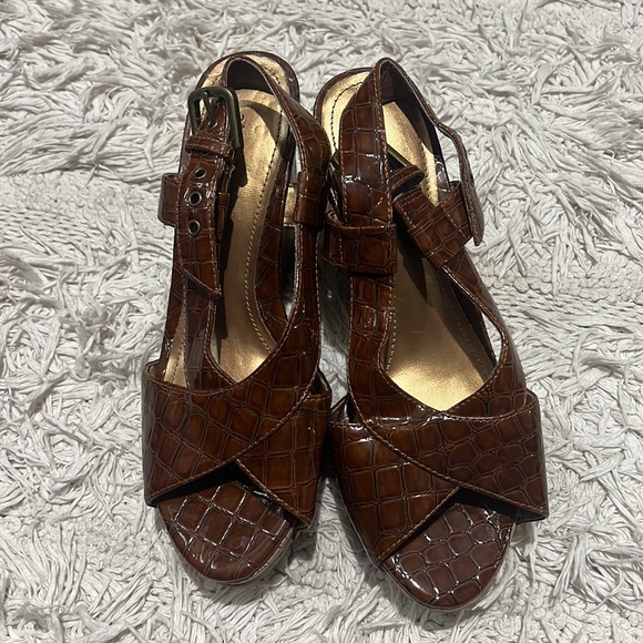 Leather patterned wedge heels - Picture 3 of 8